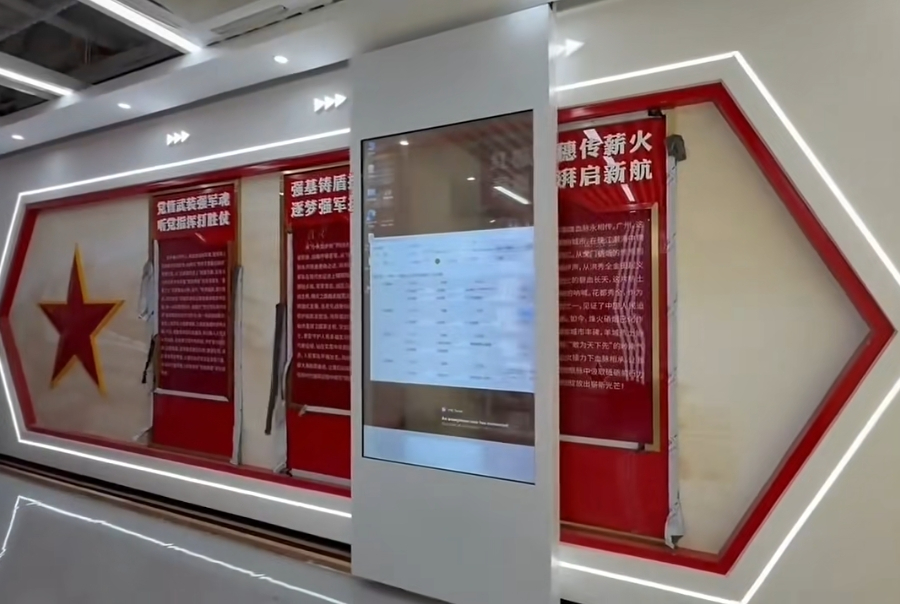 77寸oled透明滑軌屏